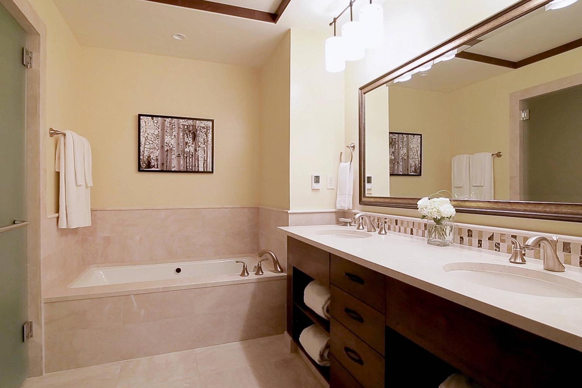 Slopeside Residence, 2 Bedroom Residence, Mountain view
